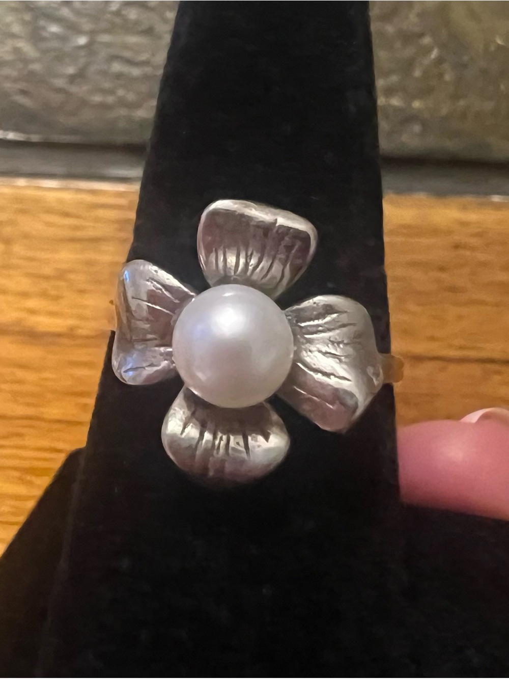 Vantel Pearls Sterling Silver Clover Ring with White Pearl